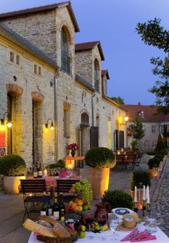 Hotel Burg Wanzleben Wanzleben-Borde Exterior foto