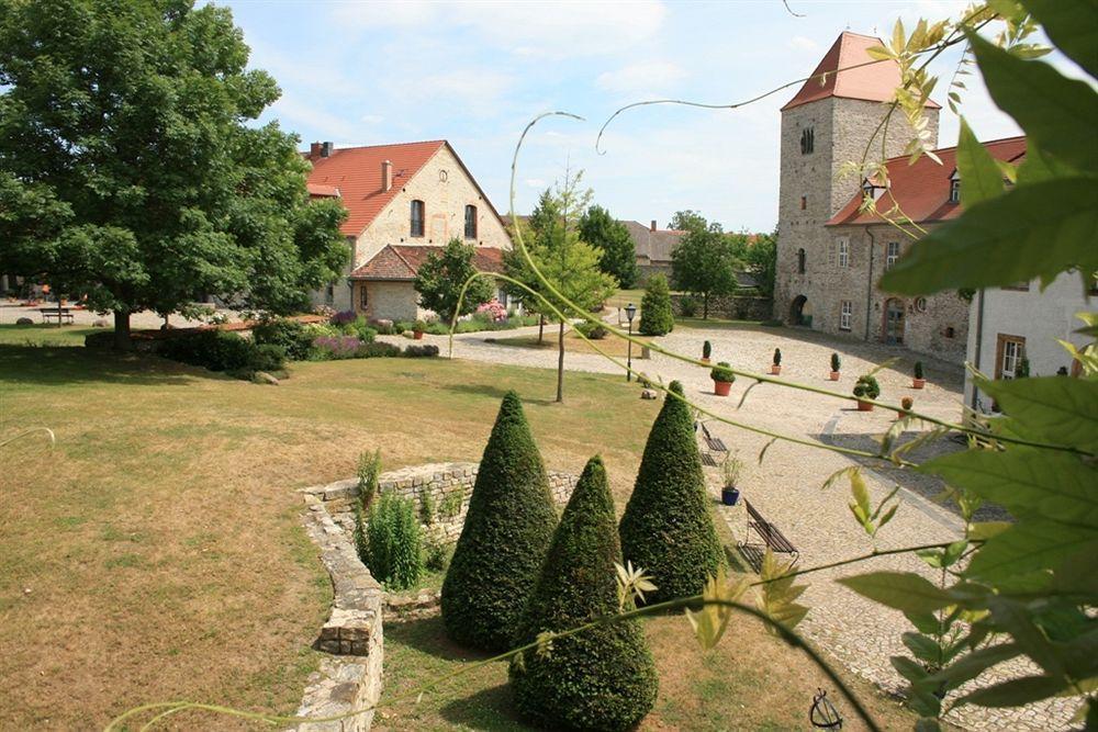Hotel Burg Wanzleben Wanzleben-Borde Exterior foto
